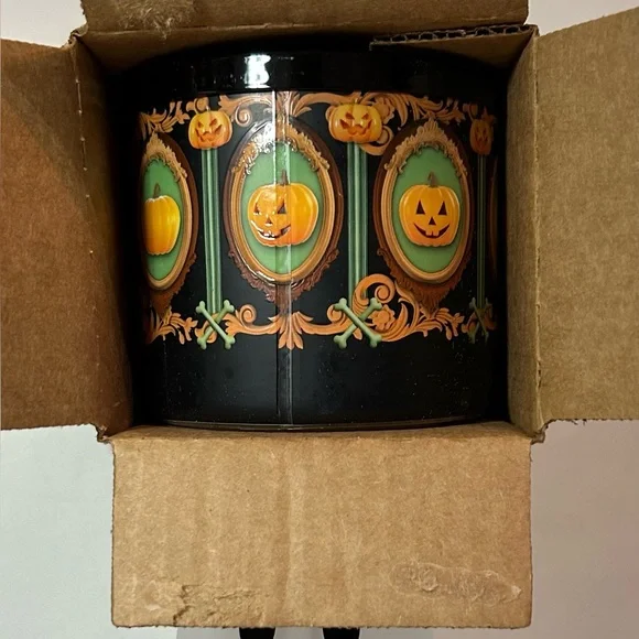 Bath & Body Works Pumpkin Carving 3-Wick Candle Halloween 2025 - Picture 5 of 7